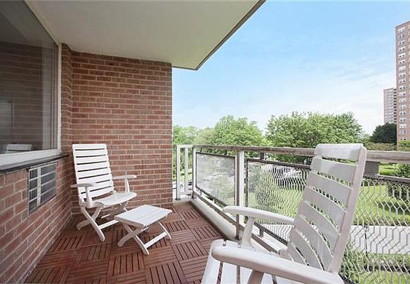 4th image of 5700 Arlington Ave APT 5V