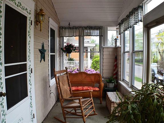 In-closed front porch!