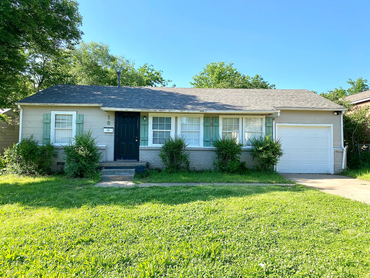 3 bed, 864 sqft, $1,190 — Photo 1