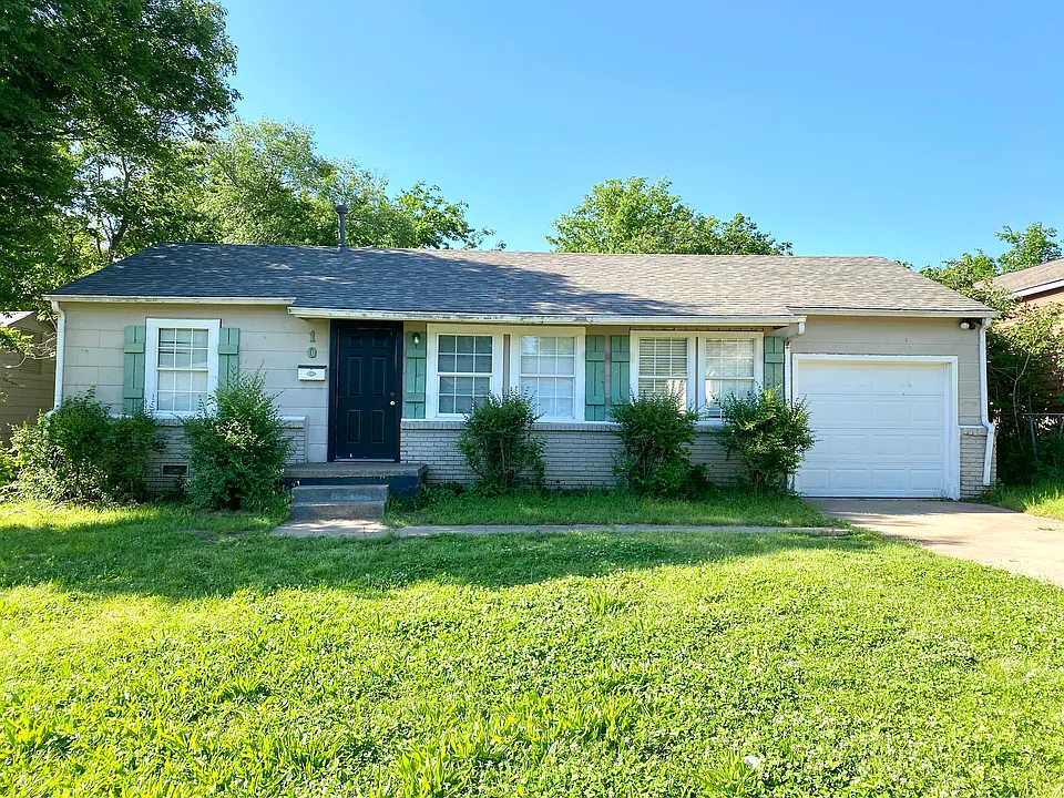 10 E 50th Pl N