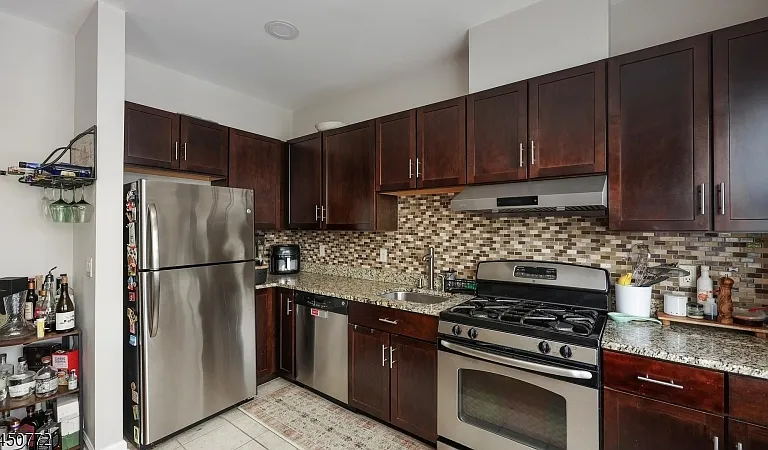 1209 Summit Ave #405 — Photo 8