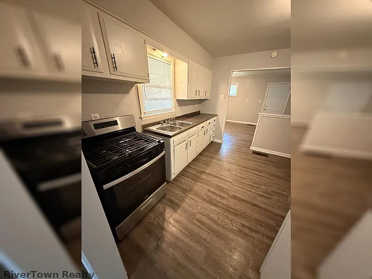 3358 Parham St — Photo 4