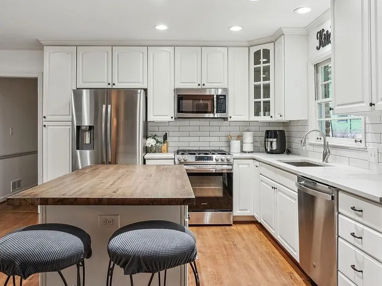 4379 Tree Haven Dr NE — Photo 1