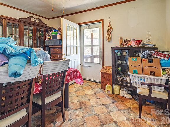 5th image of 84 Swannanoa Ave