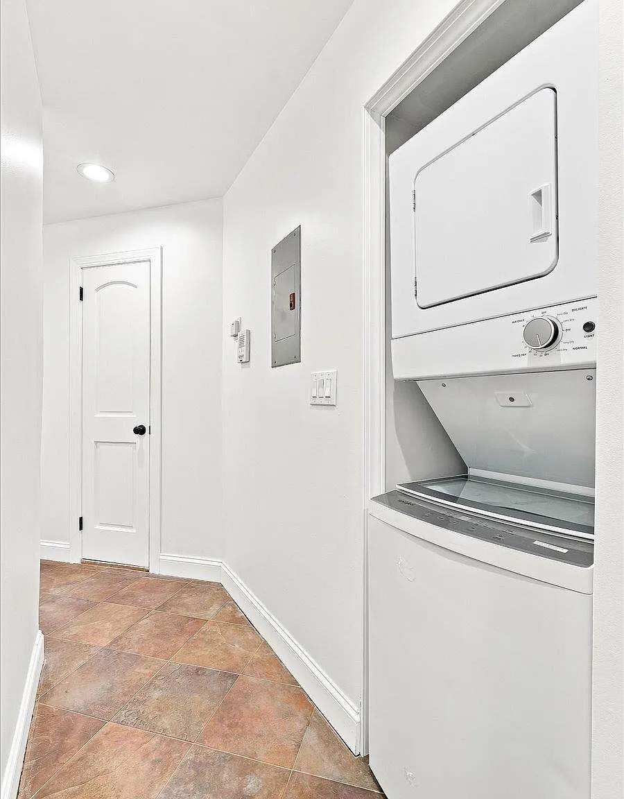 1 bed, 1.5 bath, $3,200 — Photo 3