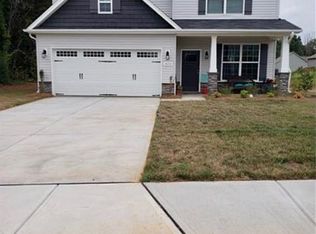 828 Lake Dr, Kernersville, NC 27284