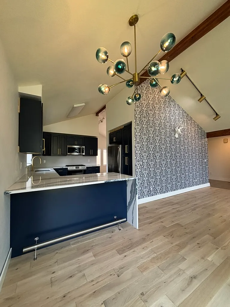 328 Fairway Dr — Photo 2