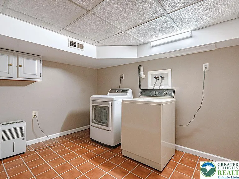 239 E Church St — Photo 32