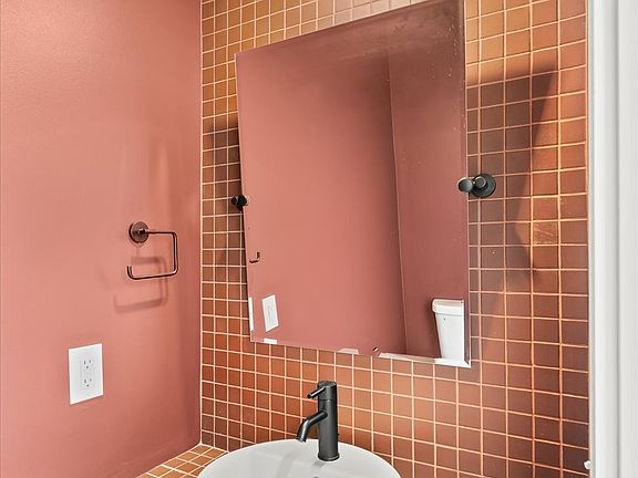3rd image of 2345 Monticello Dr