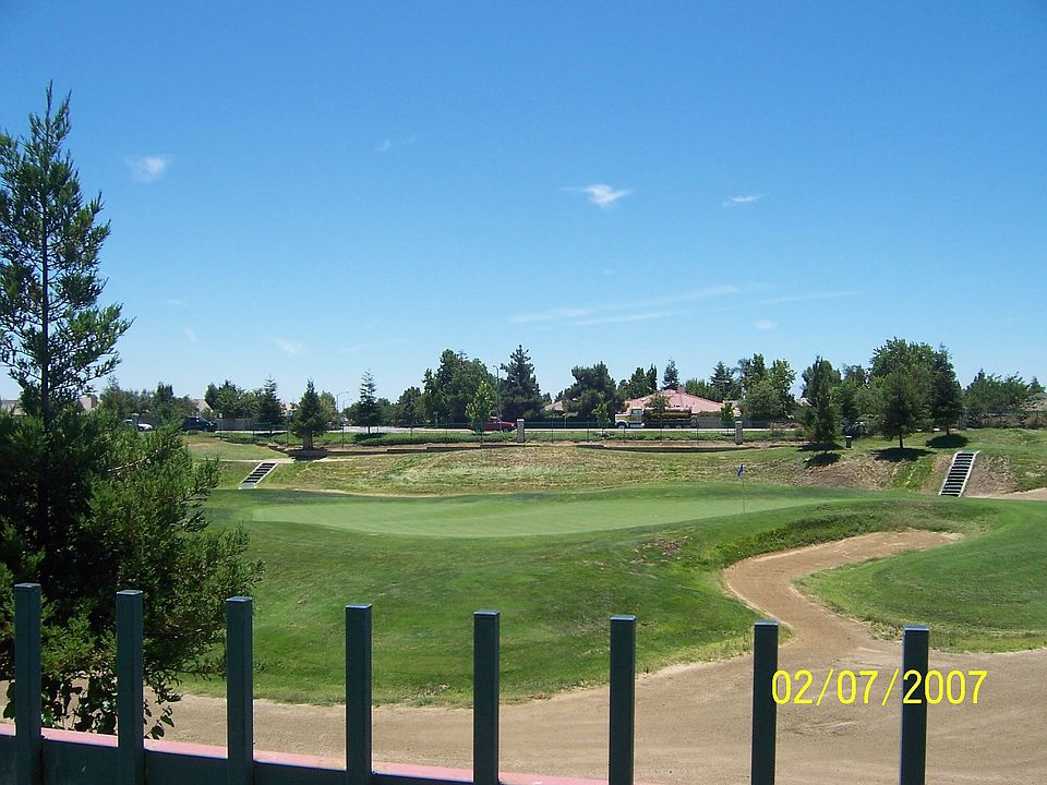 On Riverlakes 3rd Green