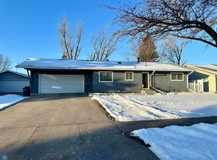 515 Appletree Ln, Moorhead, MN 56560
