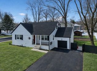 252 Knickerbocker Rd, Closter, NJ 07624