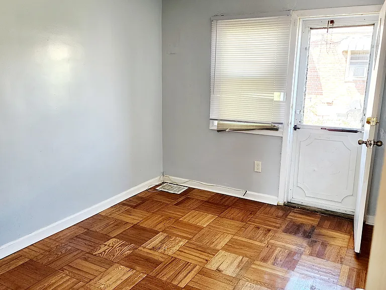 5316 Glenloch St — Photo 11
