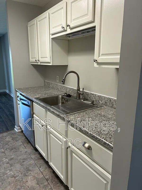 3 bed, 2.5 bath, 2160 sqft, $1,795 — Photo 4