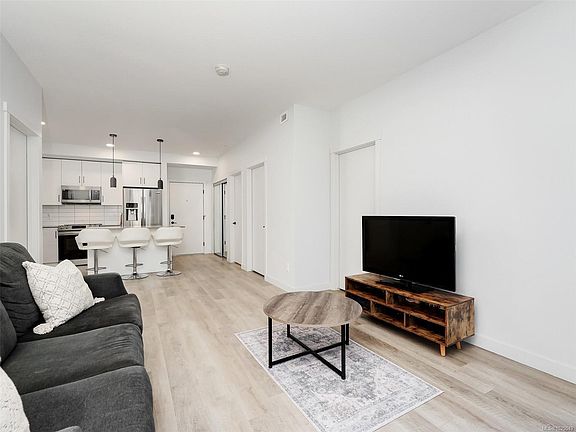 4th image of 2469 Gateway Rd #106