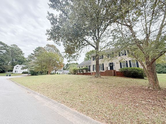 2nd image of 2595 Valencia Dr NE