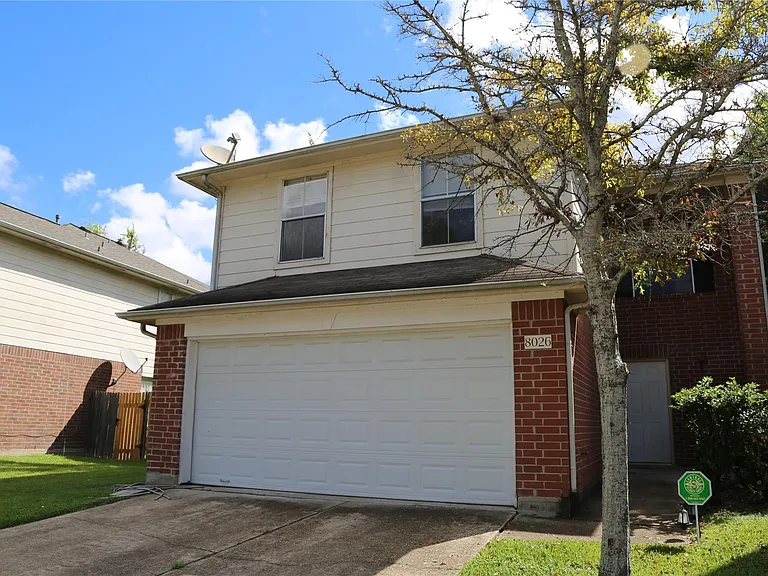 8026 Golf Green Cir — Photo 2