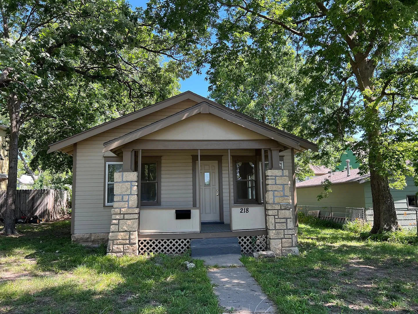 Remodeled Like New 2 Bedroom 1 Bath — Photo 1