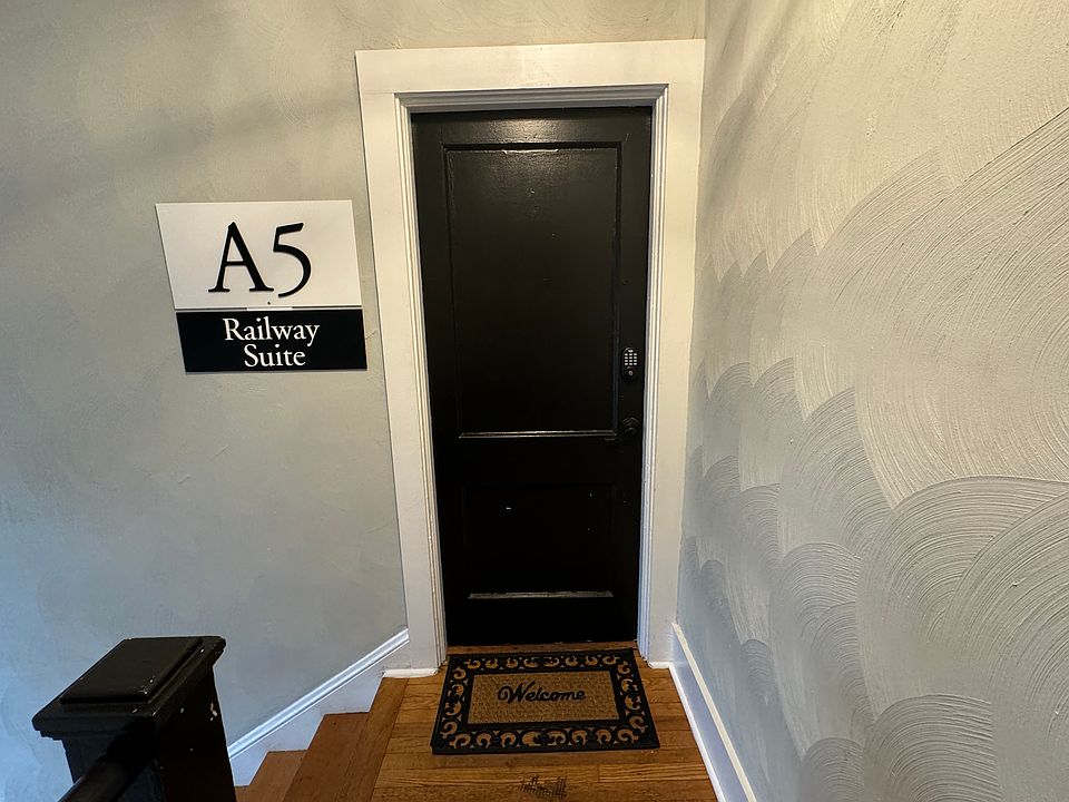 1st image of 832 Brandon Ave APT A5