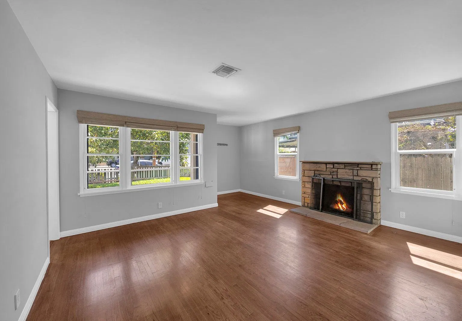 456 N Batavia St — Photo 4