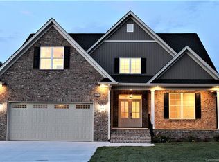 3752 10th St NE, Hickory, NC 28601