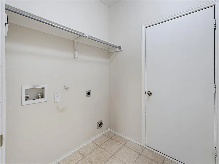4105 Capstone Dr — Photo 16