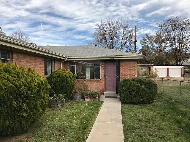 2 bed, 820 sqft, $2,400 — Photo 1
