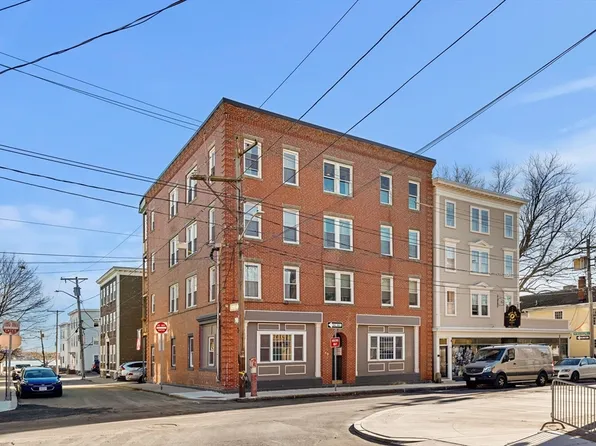 149 Derby St APT B, Salem, MA 01970