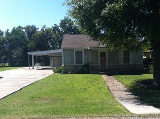 2729 1st Ave, Groves, TX 77619
