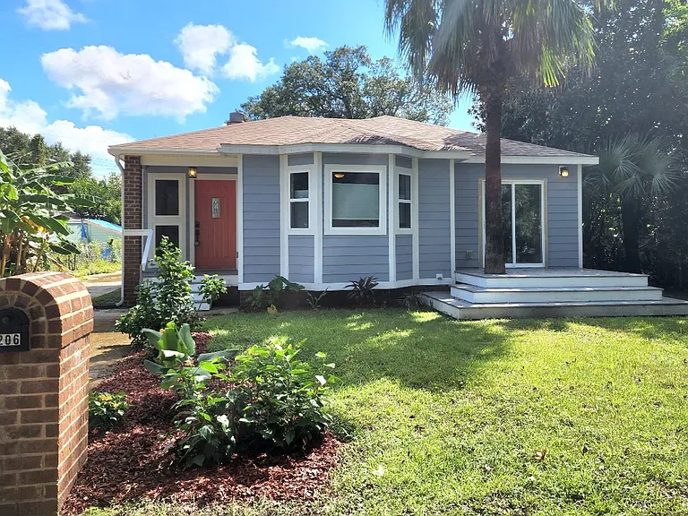 206 Berry Rd — Photo 1