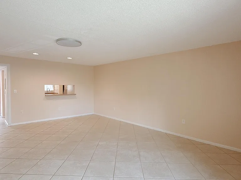872 SW 9th Street Cir #201 — Photo 8
