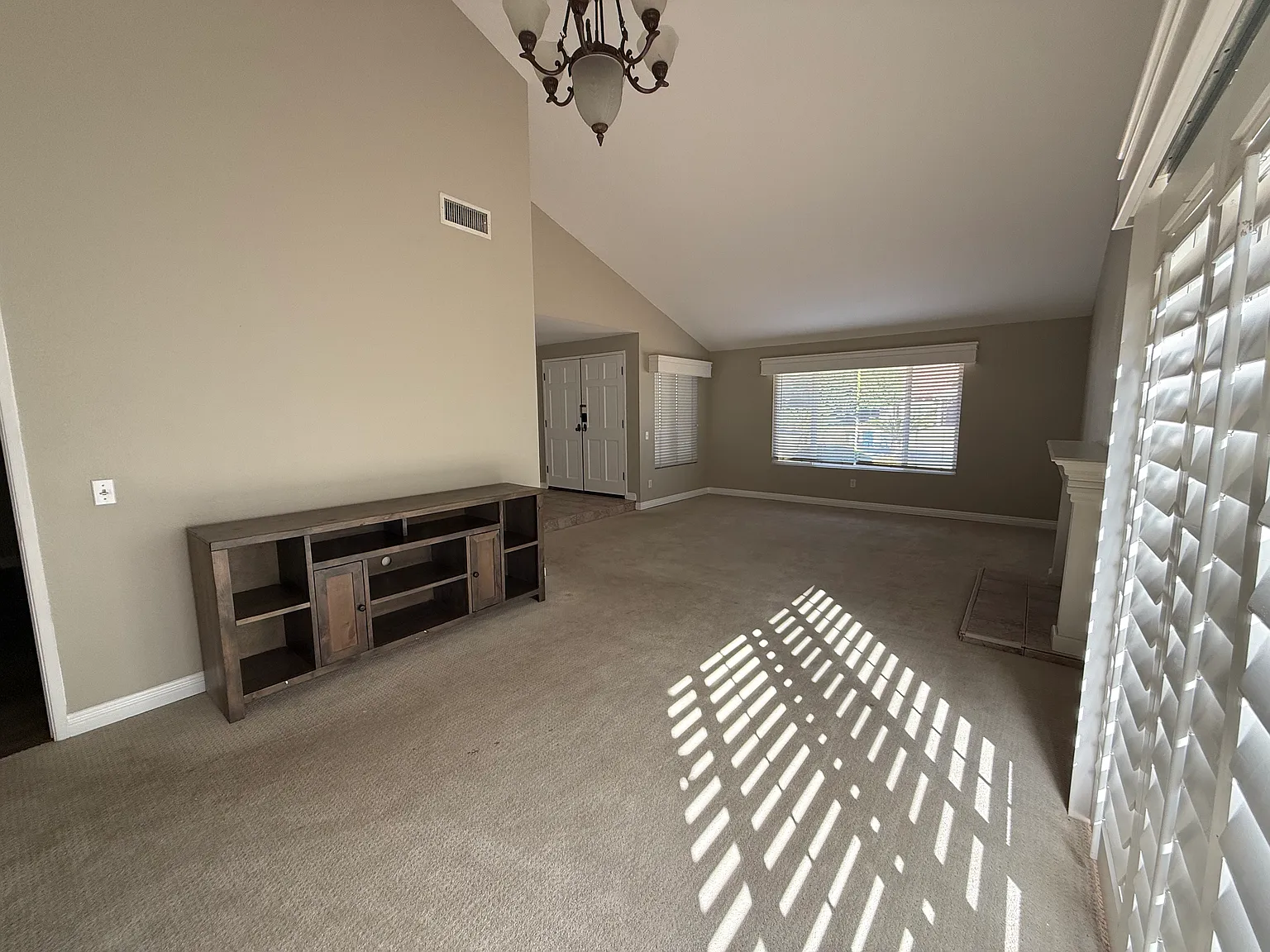 4 bed, 1940 sqft, $3,400 — Photo 4