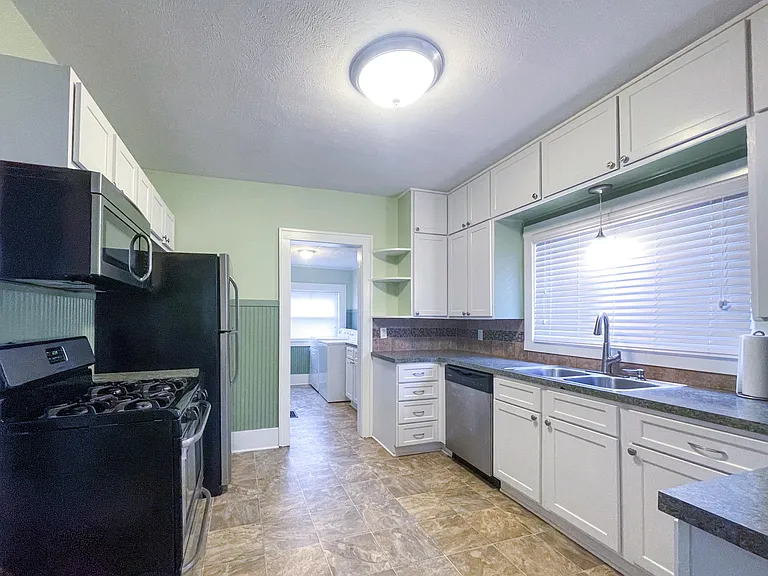 1031 Benjamin Ave SE — Photo 5