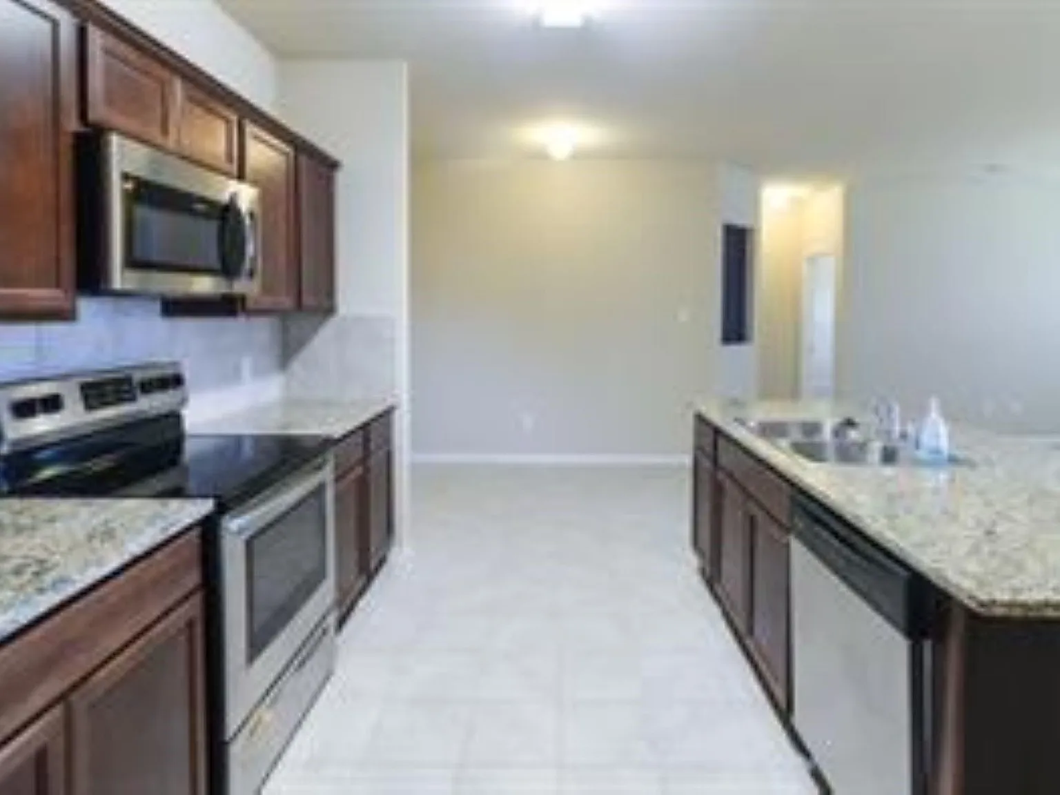 4 bed, 2.0 bath, 1561 sqft, $2,700 — Photo 3