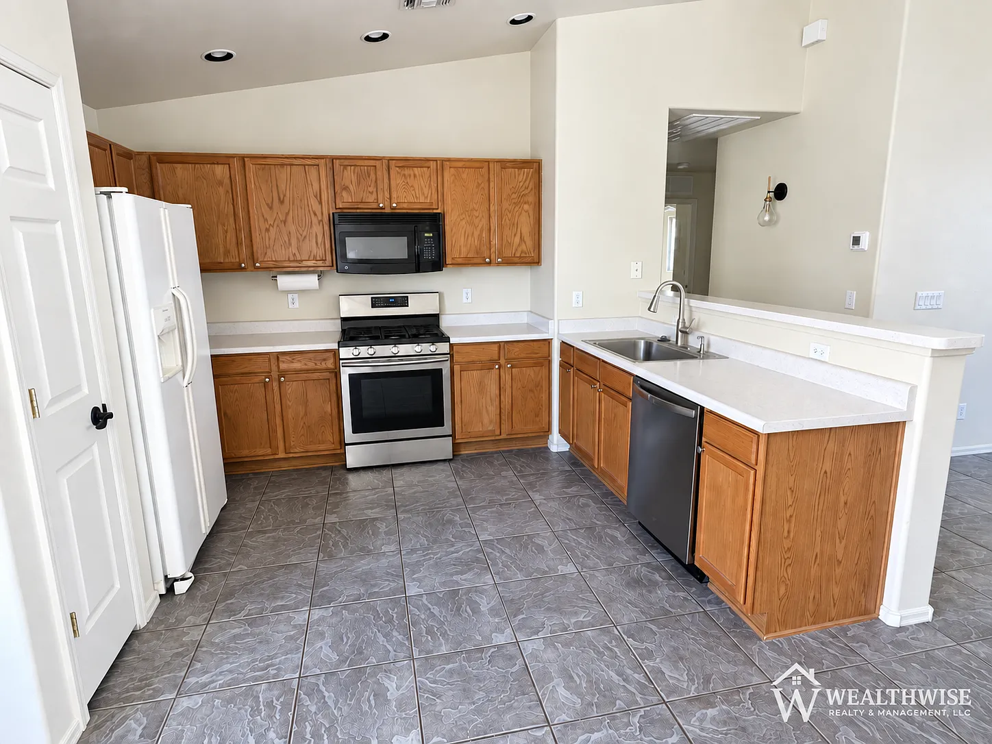 3 bed, 2.0 bath, 1538 sqft, $1,850 — Photo 3