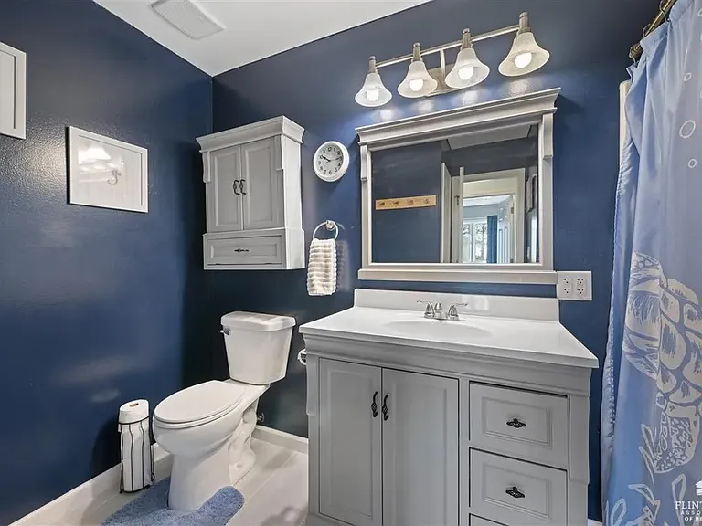 308 Harvey Cir — Photo 5
