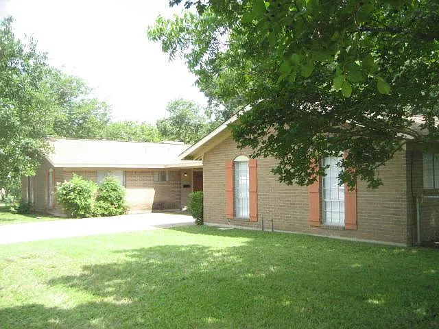 4711 Sagebrush Trl #A — Photo 3
