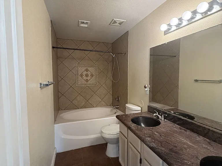 4740 Robert Acosta Dr — Photo 14