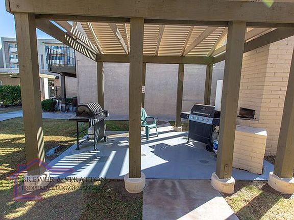 4th image of 2228 E Campbell Ave APT 215