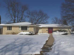 8 Continental Ct, Bloomington, IL