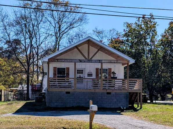 1149 Lakeview Dr, Rossville, GA 30741