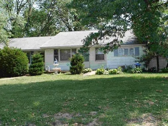 10530 Farview Ave photo 1