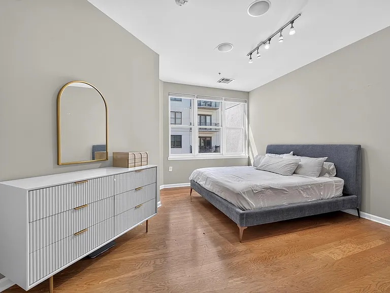 1200 Grand St #429 — Photo 12