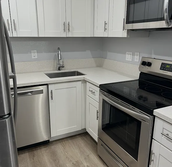811 Peach Ct #J — Photo 1
