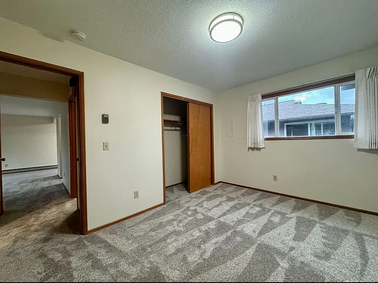 0101-01 - Crownaire Apartments — Photo 10