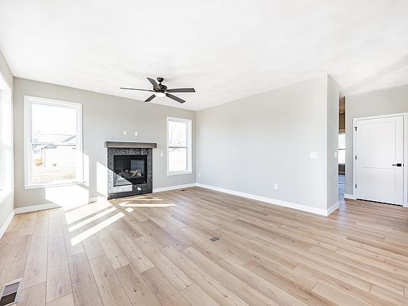 5th image of 610 Mortar St