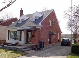 126 S Highland St, Mount Clemens, MI 48043