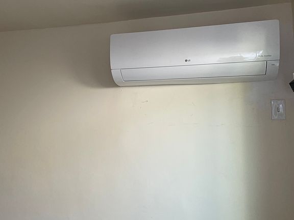 5th image of 618 E 109th Pl #1/4