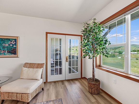5th image of 984 Golden Aspen Pl