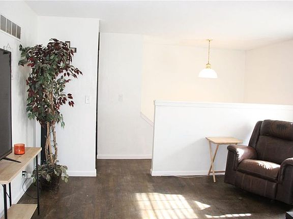 3rd image of 11608 E 58th St